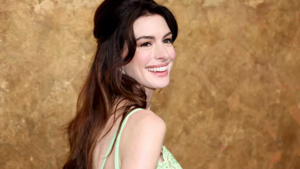 Anne Hathaway confirms 'Princess Diaries 3': 'Miracles happen'