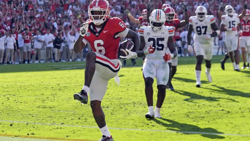 No. 5 Georgia bounces back from loss at Alabama, makes it 8 in a row over Auburn 31-13