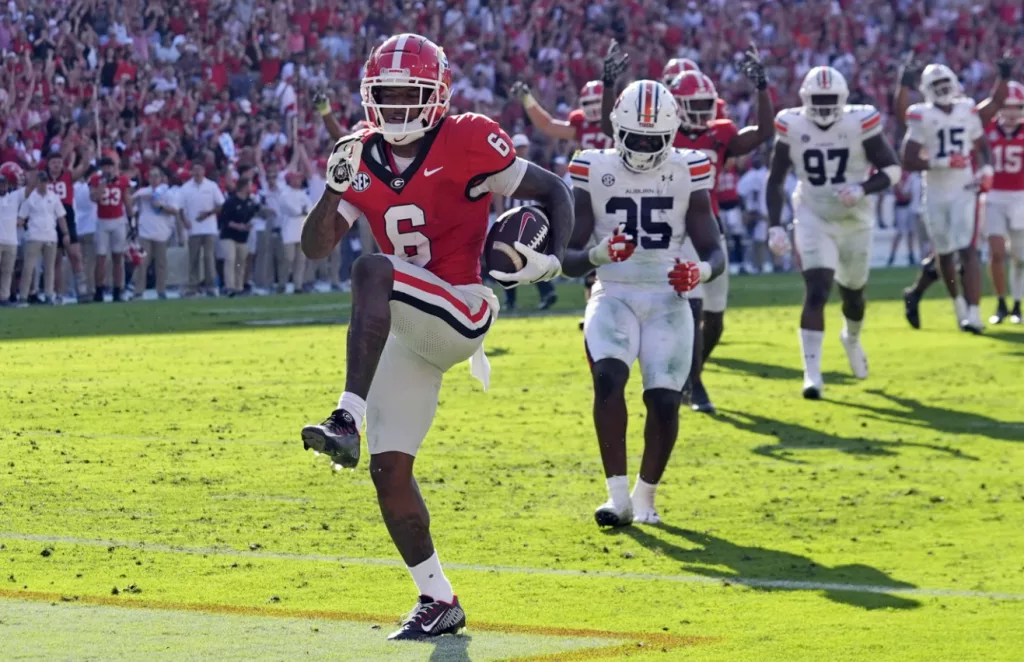 No. 5 Georgia bounces back from loss at Alabama, makes it 8 in a row over Auburn 31-13