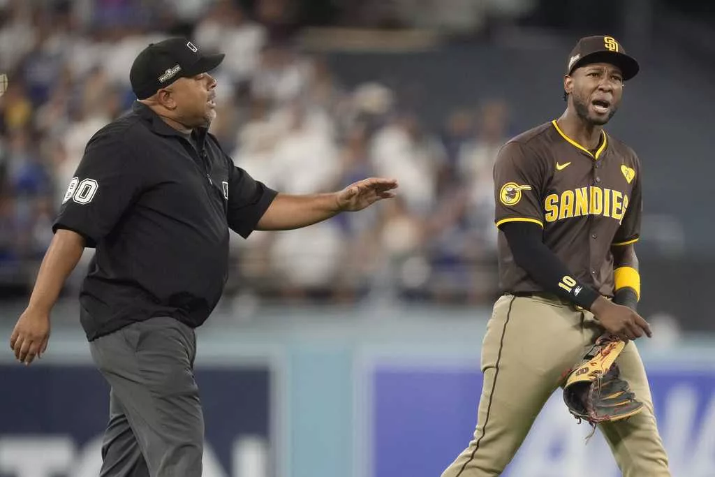 Dodger Stadium fans toss balls and trash on field