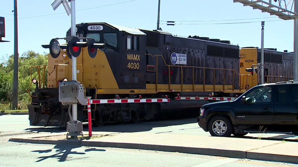 Savannah's mayor, drivers weigh in on railroad crossing backups