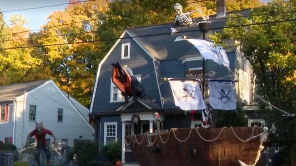 Pirates take over Massachusetts house in 13-year-old's amazing Halloween display