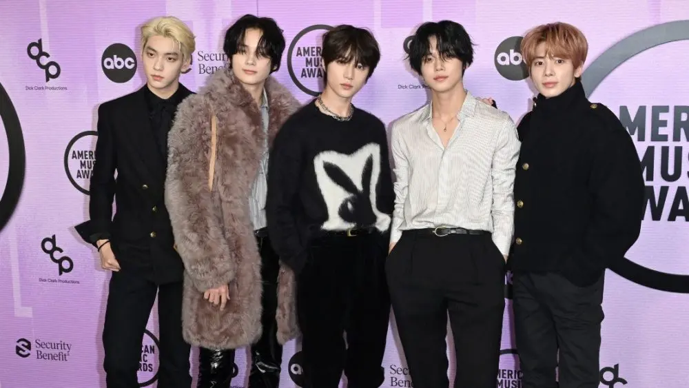 TXT – Soobin^ HueningKai^ Beomgyu^ Yeonjun and Taehyun at the 2022 American Music Awards at the Microsoft Theatre. LOS ANGELES^ CA. November 20^ 2022