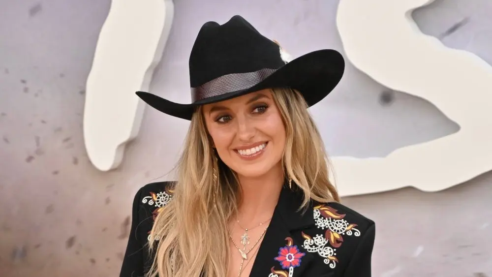 2025 CMA Awards: host Lainey Wilson wins night’s top honor “Entertainer of the Year”