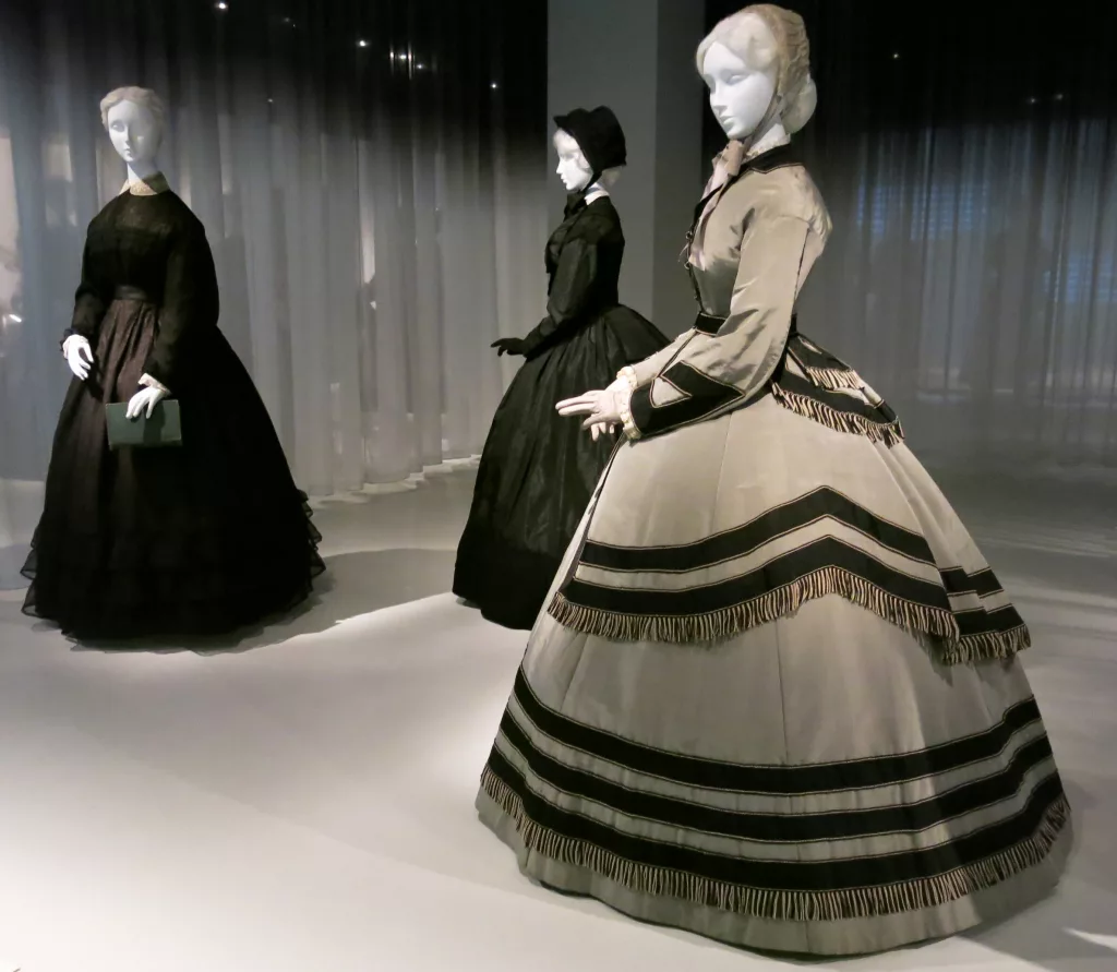 different-levels-of-mourning-clothes