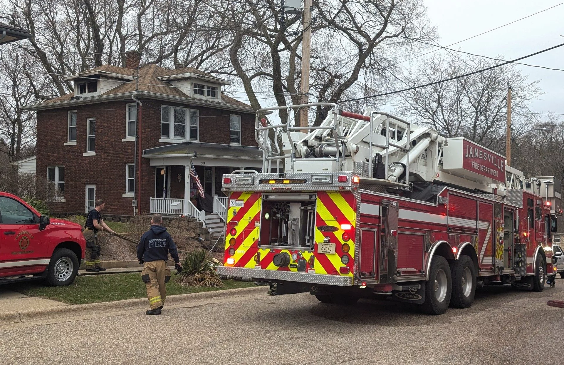 fire-on-south-wisconsin-street-thumbnail_pxl_20250404_2008135202