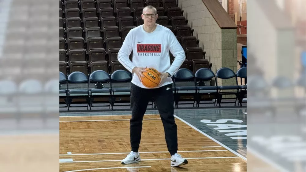 Tim Bergstraser passing a basketball