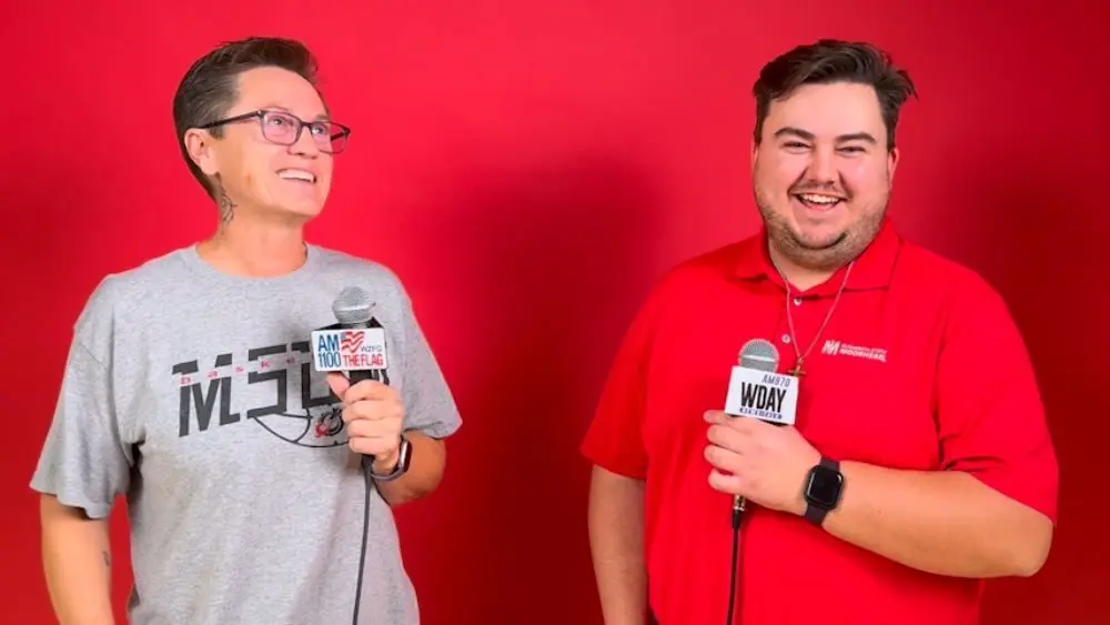 2 people having a conversation