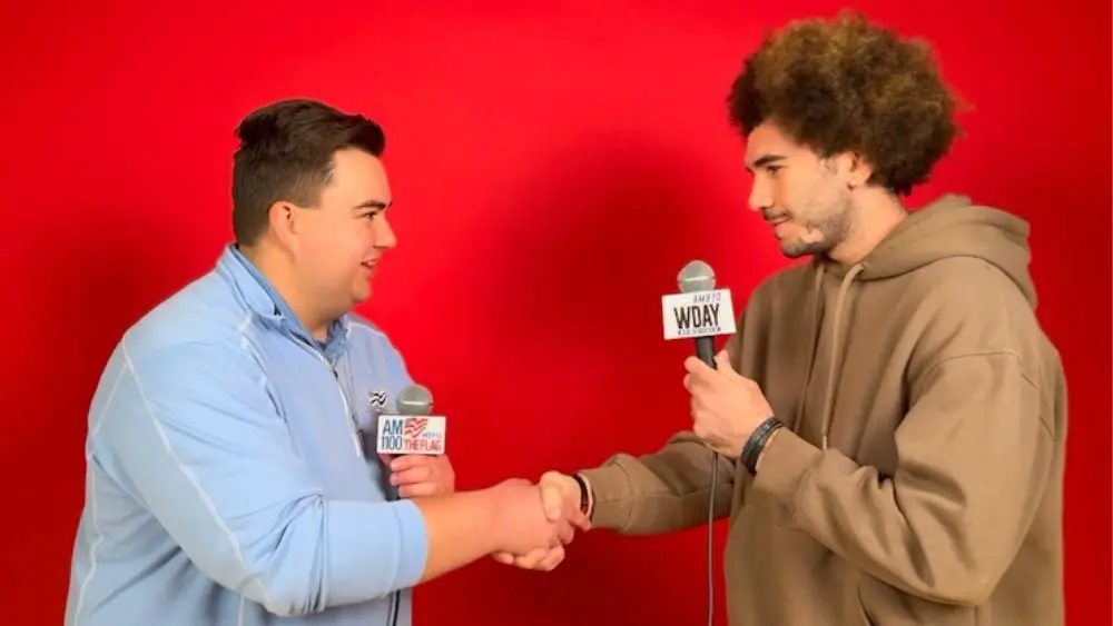 2 guys shaking hands