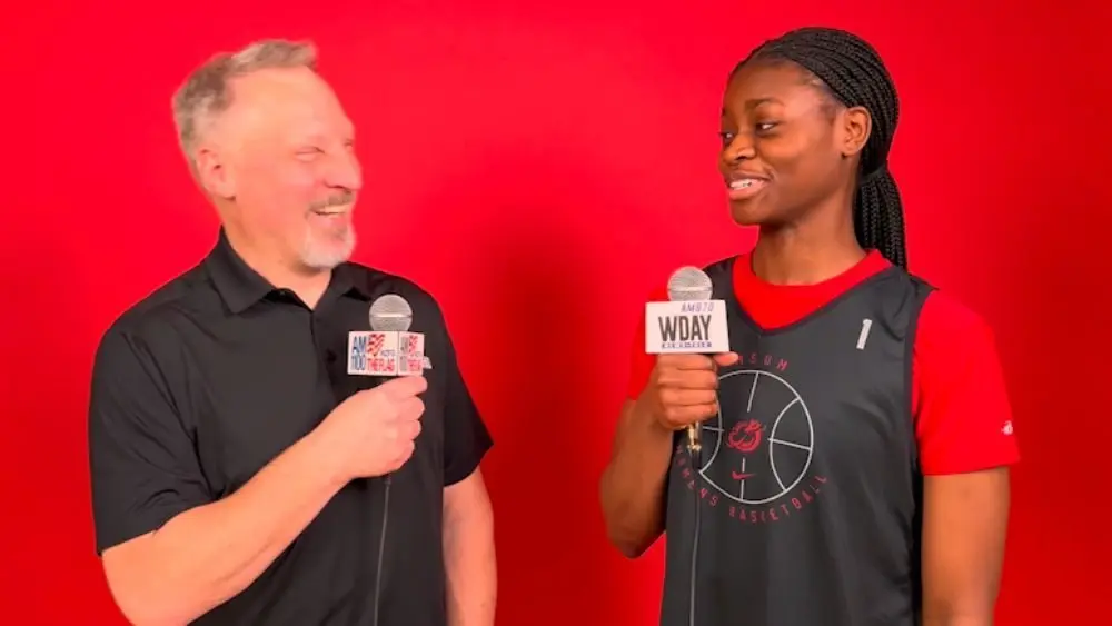 2 people having a conversation