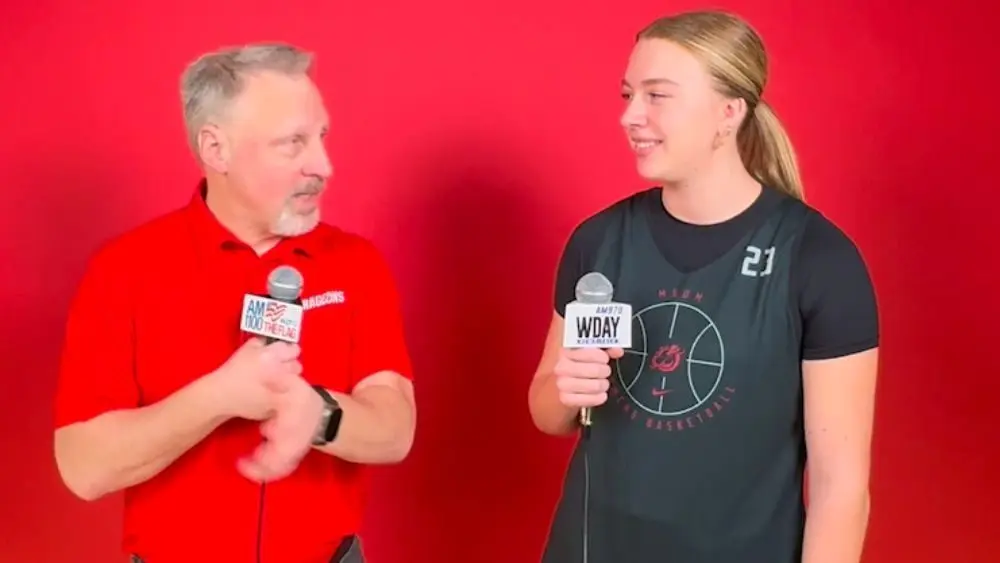 2 people having a conversation