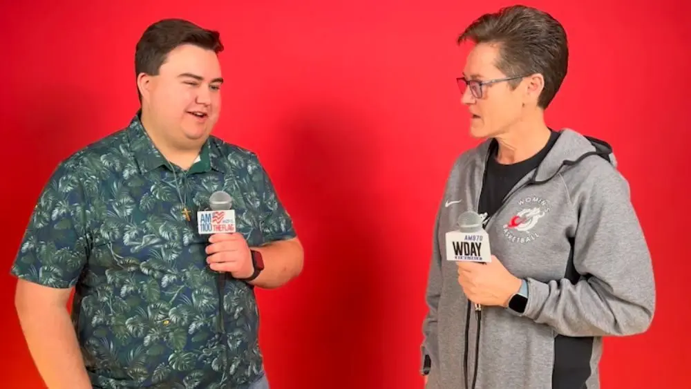 2 people having a conversation