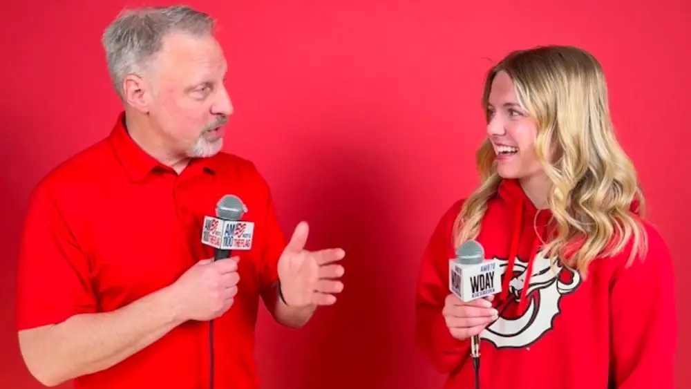 2 people having a conversation