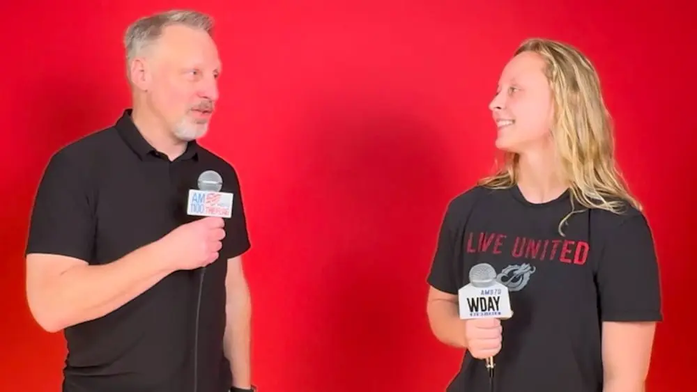 2 people having a conversation