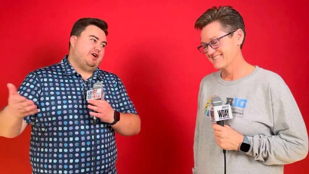 2 people having a conversation