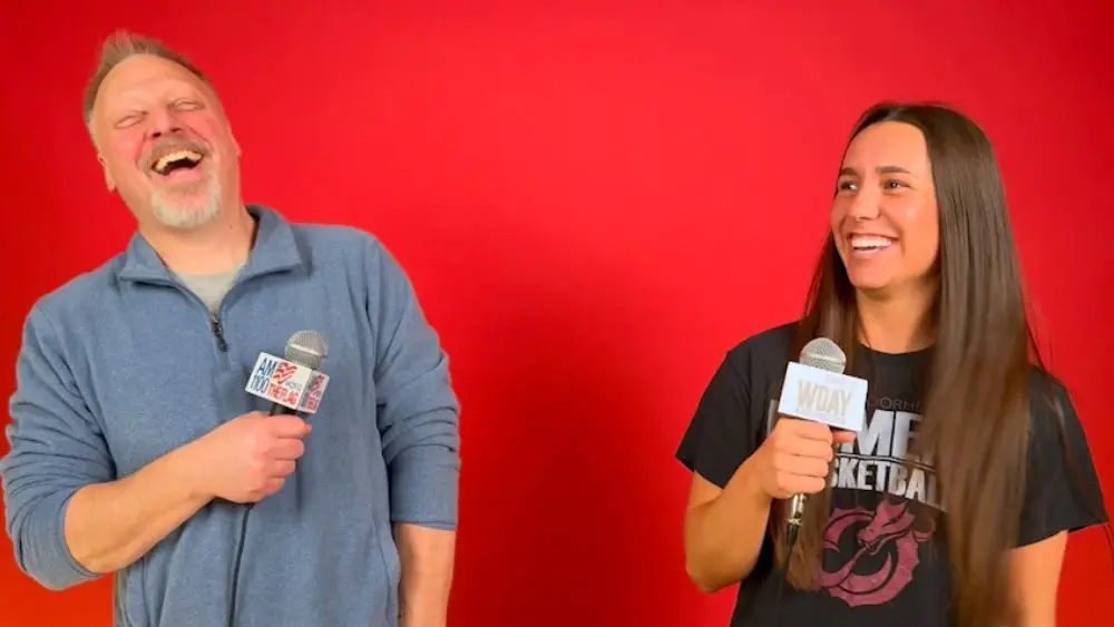 2 people having a conversation