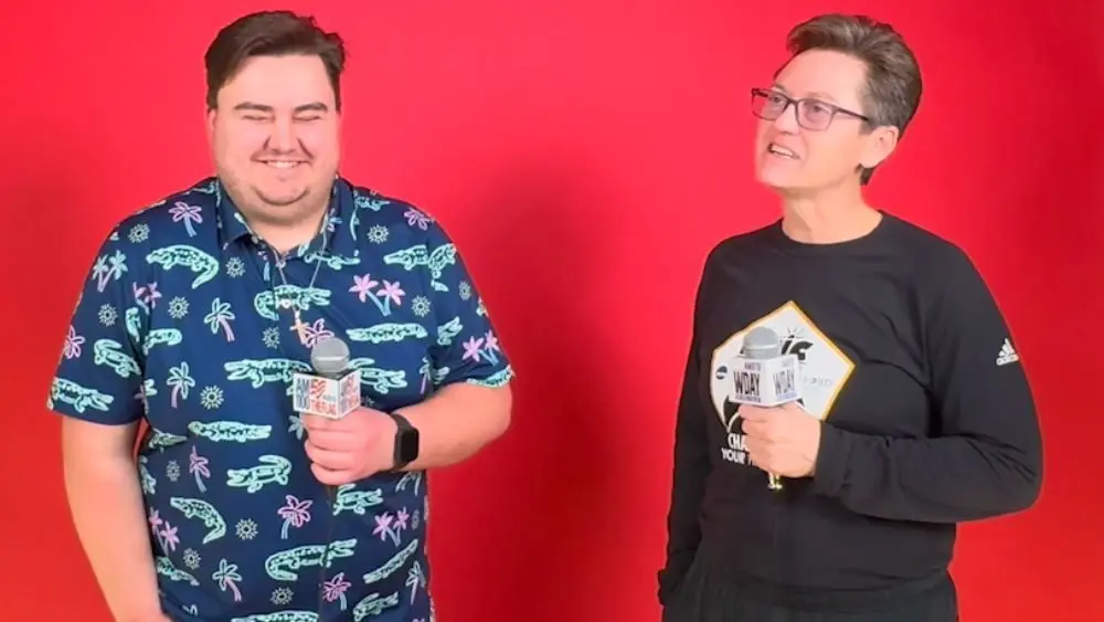 2 people having a conversation