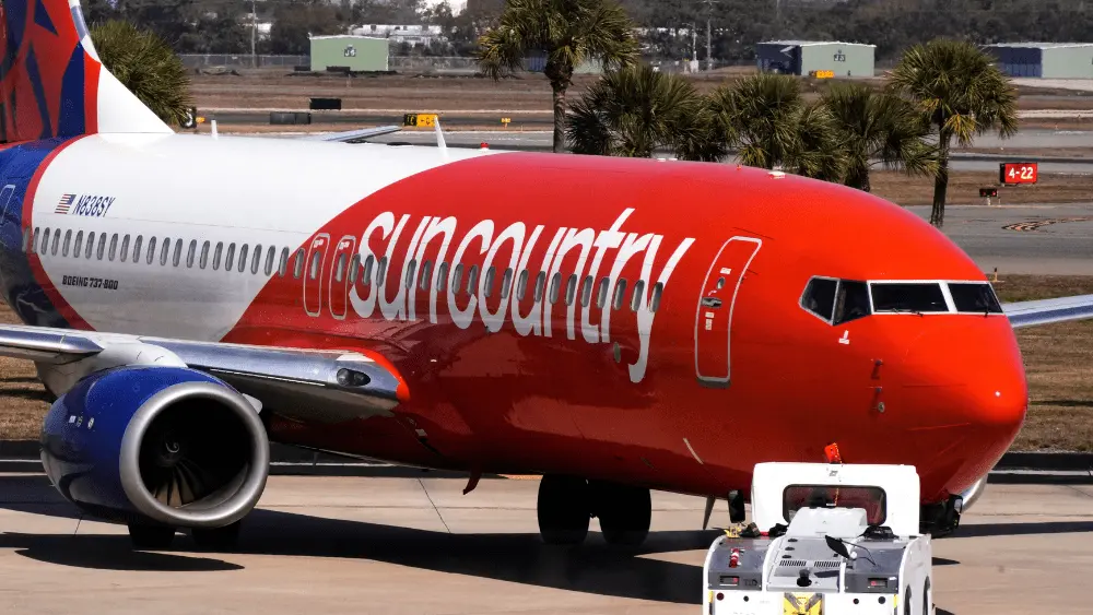 Sun Country plane