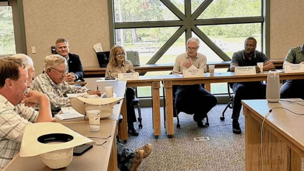 Senator Hoeven leads discussion