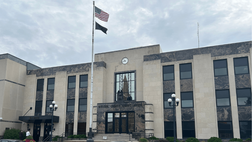 Image of exterior of Becker County District Court in Detroit Lakes