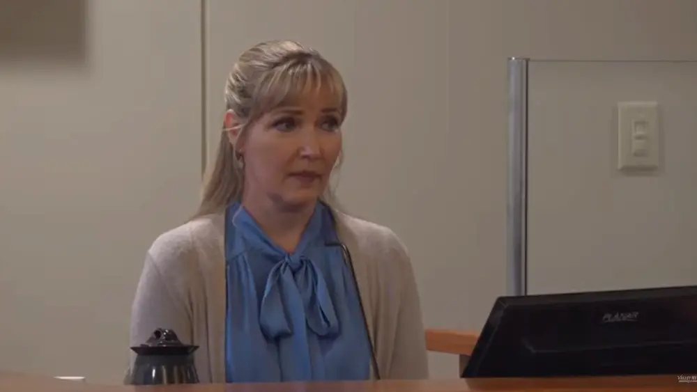 Image of Nicole Mitchell taking the stand at her burglary trial