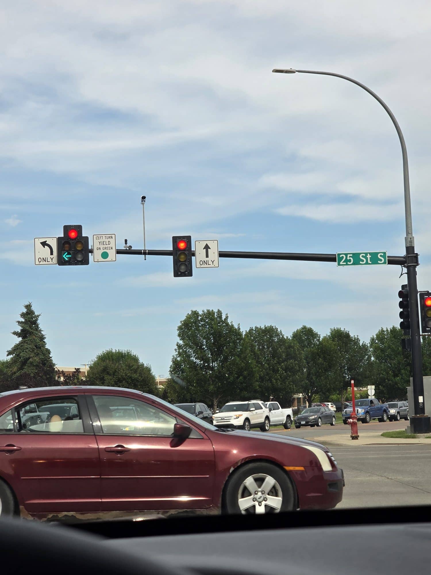 Image of car passing through intersection at 25th Street S at the I-94 off ramp from exit 350
