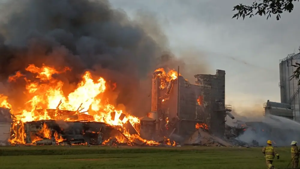 Image of grain elevator fire in Shelly