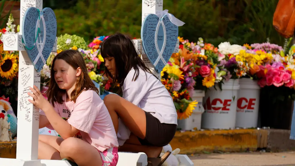 Image of children at a makeshift memorial for the school shooting victims