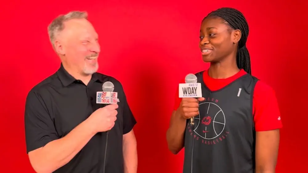 2 people having a conversation