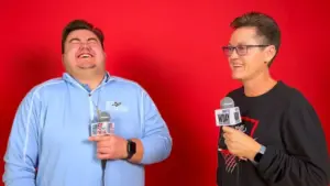 2 people having a conversation