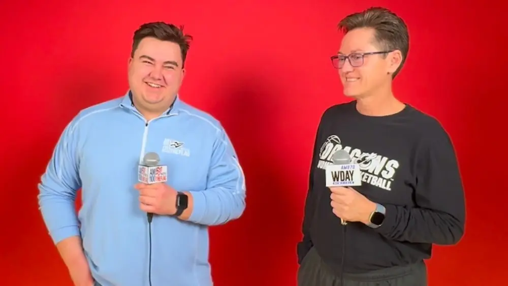 2 people having a conversation