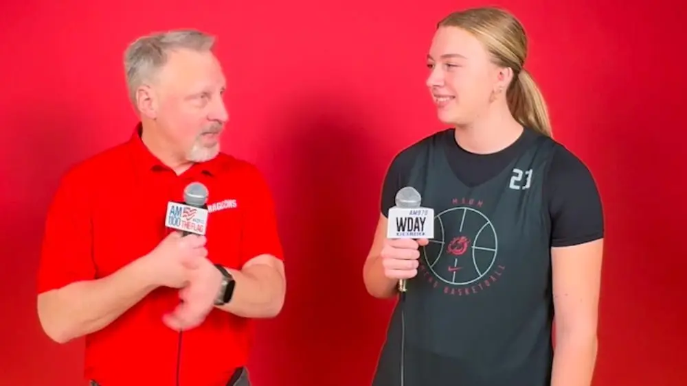 2 people having a conversation