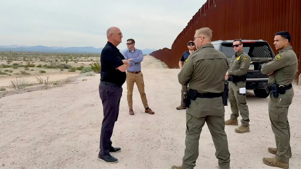 North Dakota Senator Kevin Cramer meets with Border Patrol agents