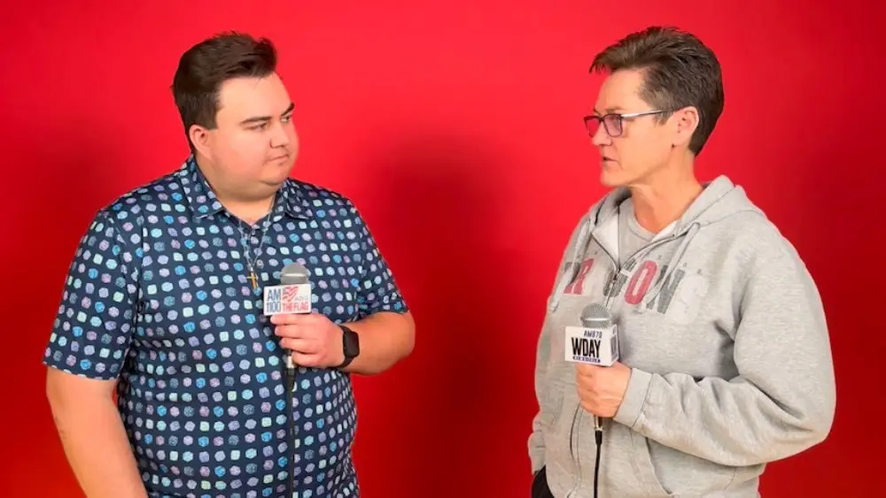 2 people having a conversation