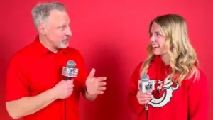 2 people having a conversation