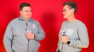 2 people having a conversation