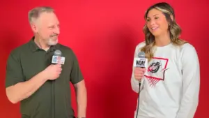 2 people having a conversation