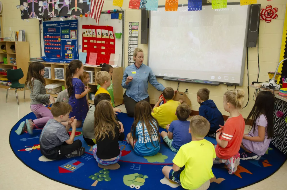 gmsf_educator-in-classroom_courtesy-of-grandfather-mountain-stewardship-foundation