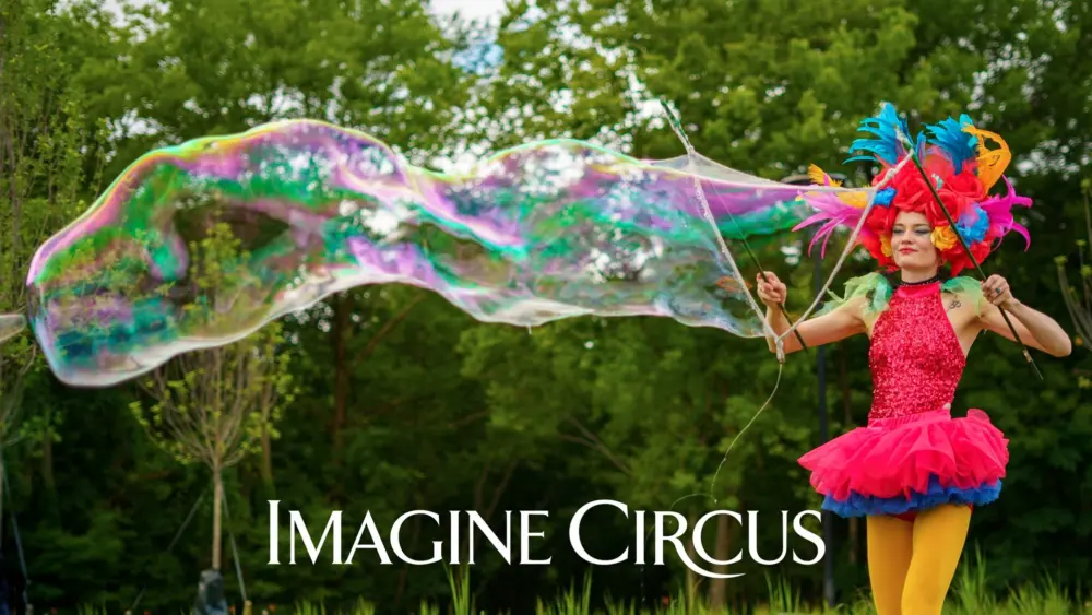 giant-bubble-artist-lauren-chavis-park-raleigh-nc-imagine-circus-photo-by-jlewis-media1-1