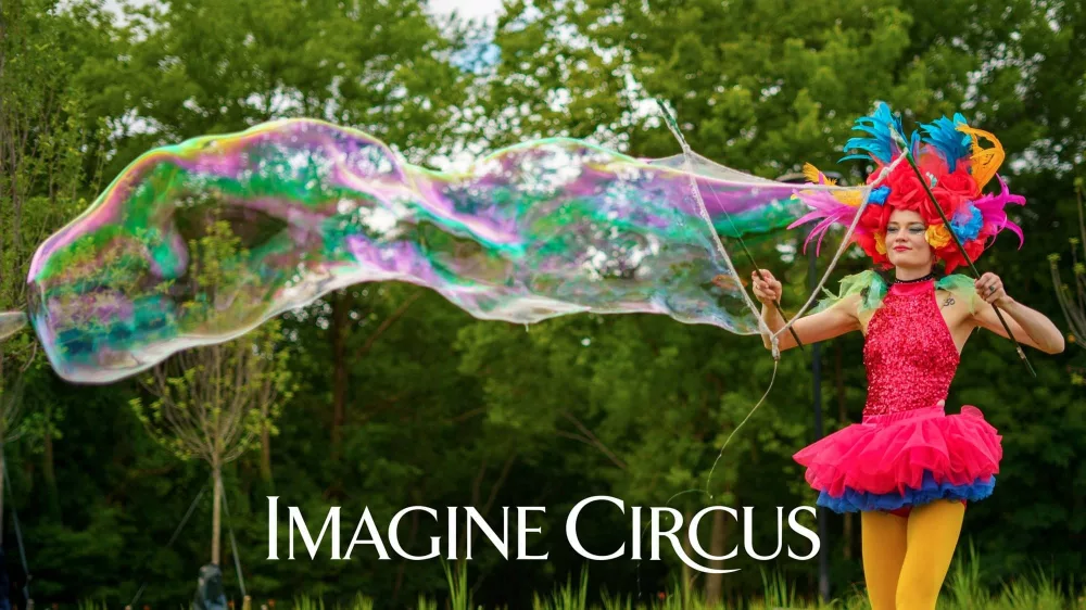 giant-bubble-artist-lauren-chavis-park-raleigh-nc-imagine-circus-photo-by-jlewis-media1-1