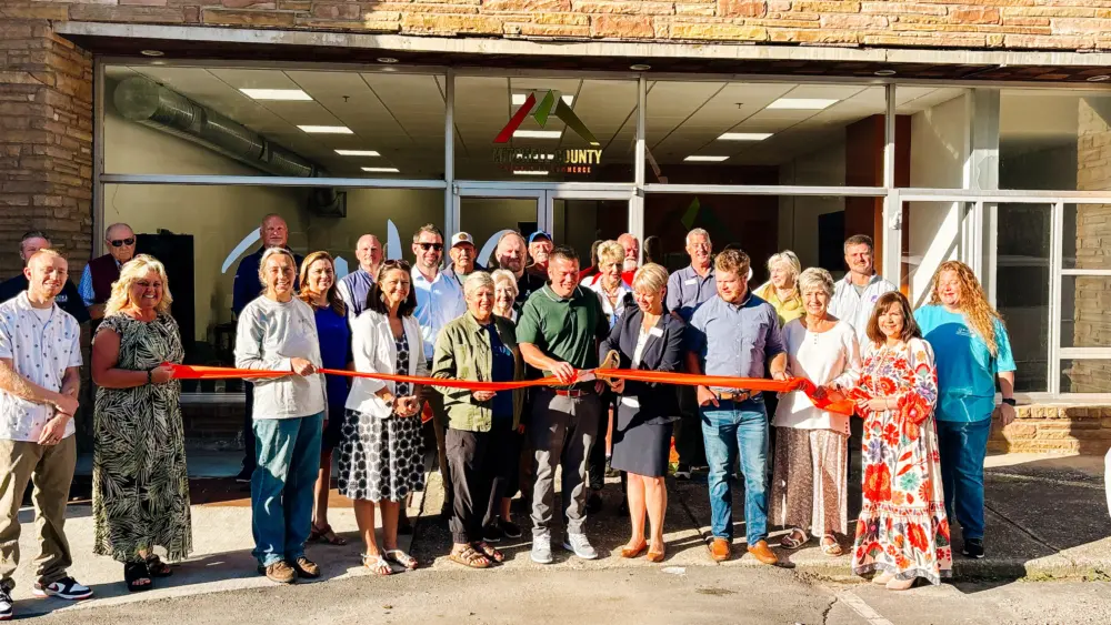 chamber-office-ribbon-cutting