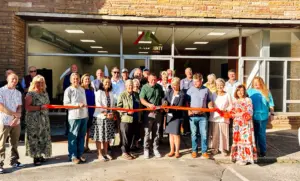 chamber-office-ribbon-cutting