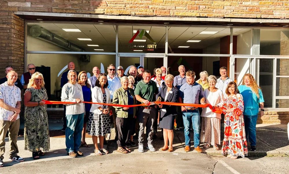 chamber-office-ribbon-cutting