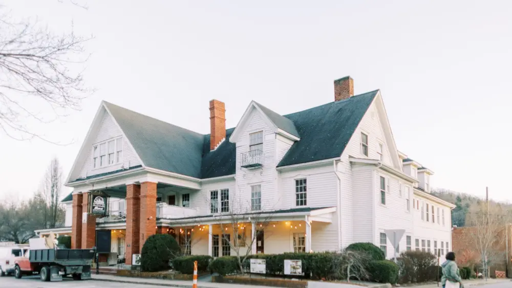 dinner-theatre-at-the-nuwray-hotel-pr