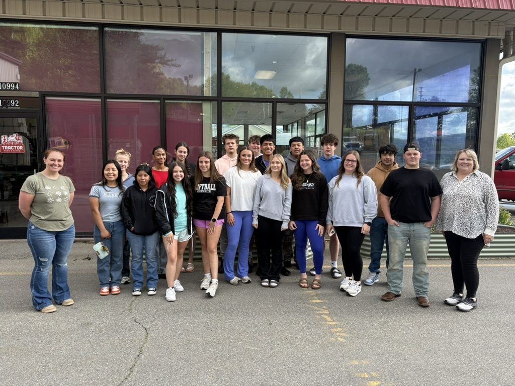 Wtoe Mitchell High's Foods II Students Tour Tractor Food & Farms | WKYK