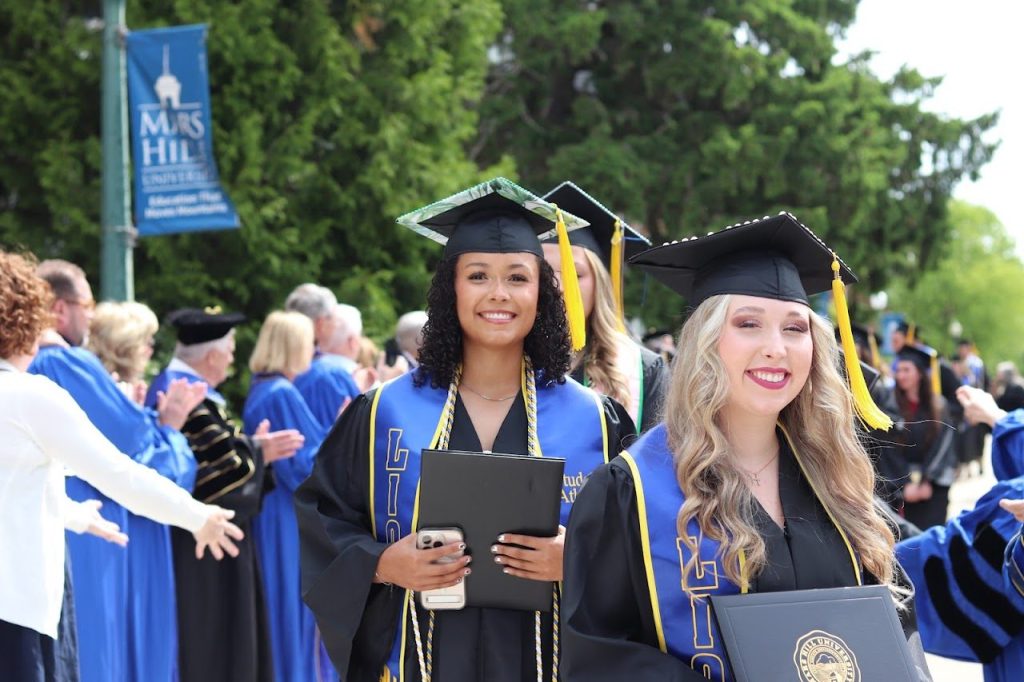 Wtoe Mars Hill University Holds Commencement Ceremony | WKYK