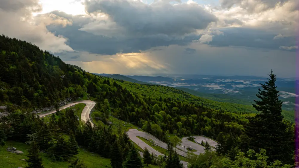 gmsf_summer_scenic-switchbacks_photo-by-leslie-restivo_courtesy-of-grandfather-mountain-stewardship-foundation
