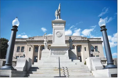 daviess-county-courthouse-monuments