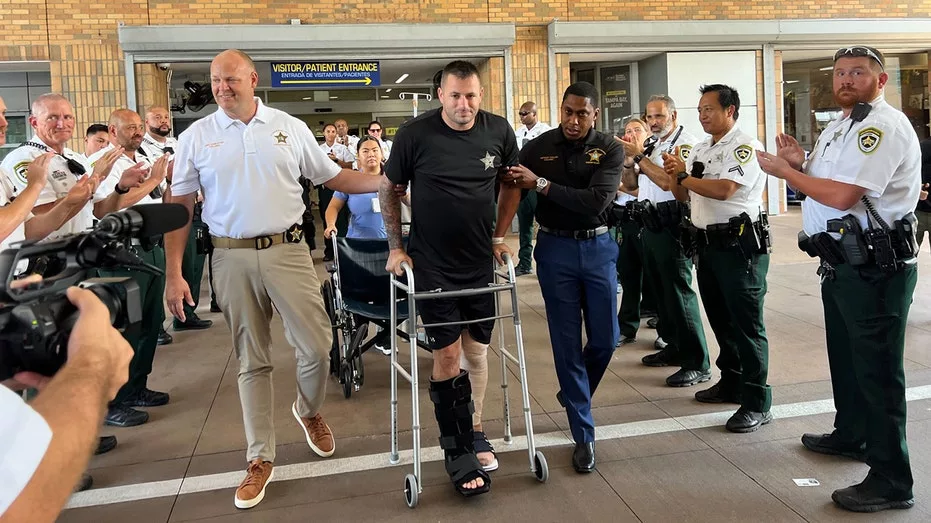 hcso-deputy-walks-out-hospital543558