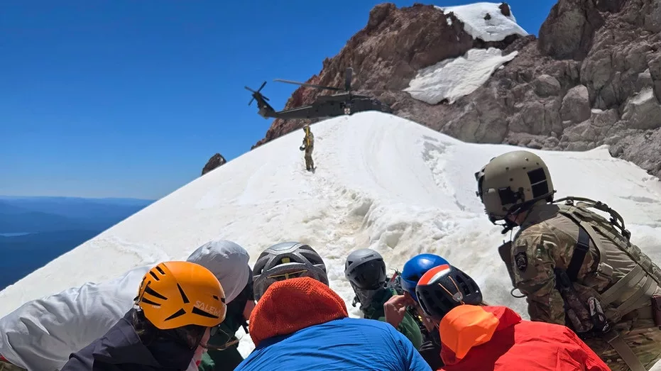 mt-hood-climber-rescue3528051